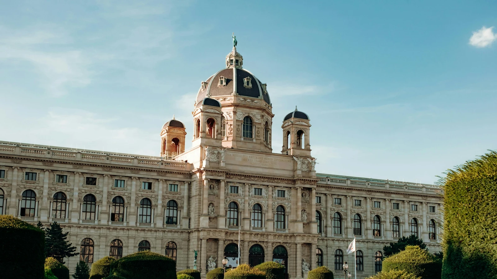Rent a car to visit Kunsthistorisches Museum Wien Vienna