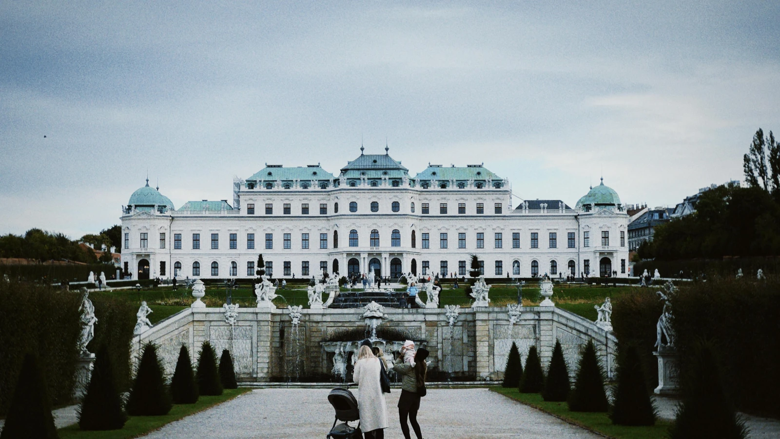 Family walk Belvedere Schlossgarten Vienna car hire family trip