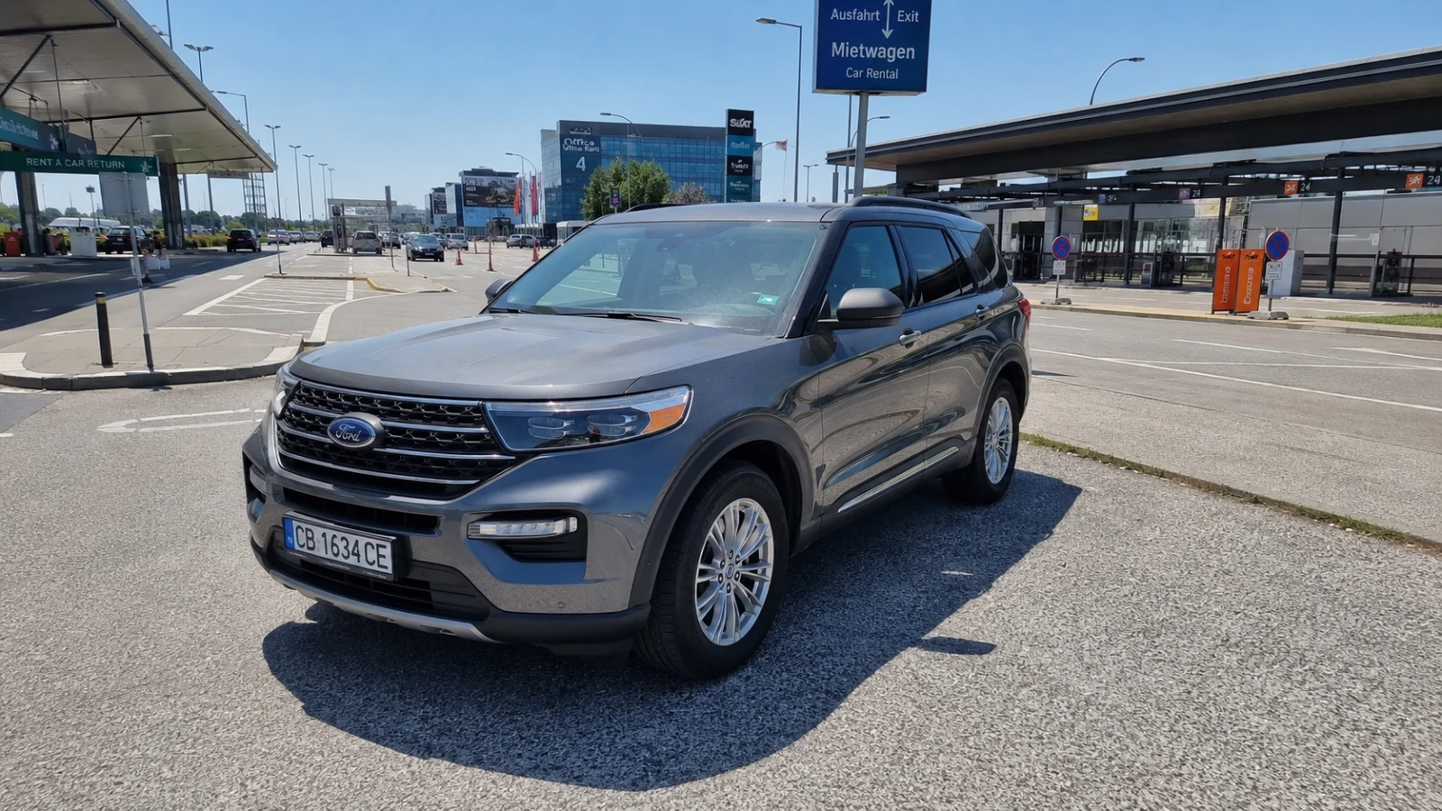 Ford Explorer SUV hire for families in Vienna with child seat